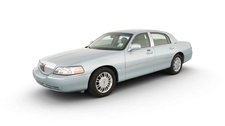 2010 Lincoln Town Car vehicle photo
