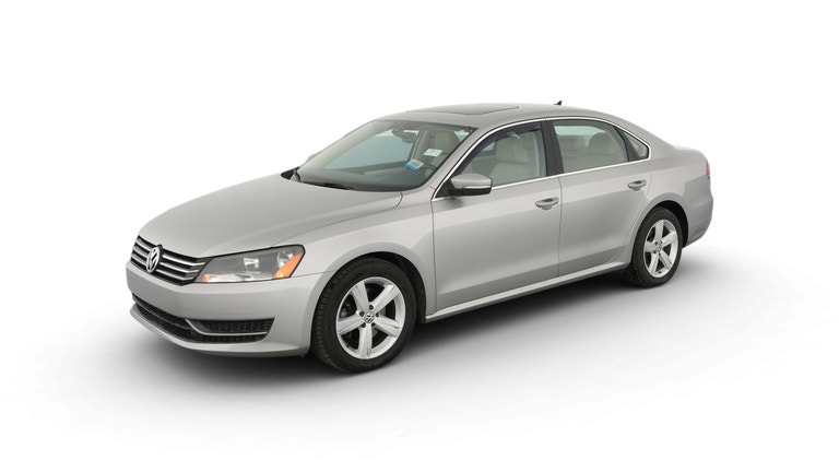 2013 Volkswagen Passat vehicle photo