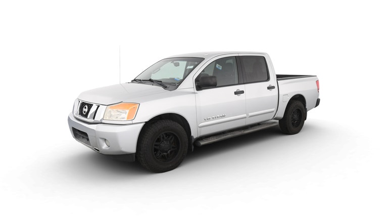 2014 Nissan Titan Crew Cab vehicle photo