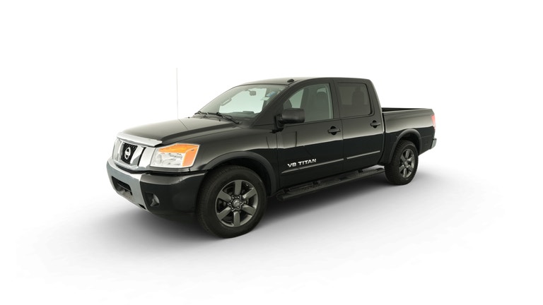 2015 Nissan Titan Crew Cab vehicle photo