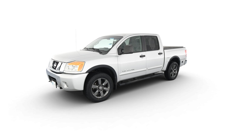 2015 Nissan Titan Crew Cab vehicle photo