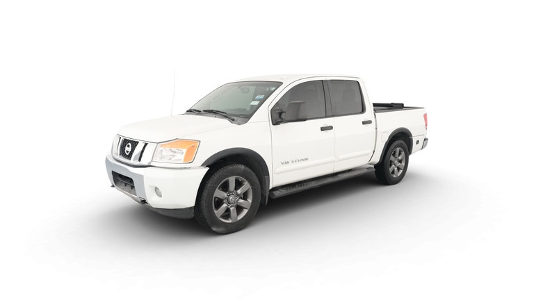 2015 Nissan Titan Crew Cab vehicle photo