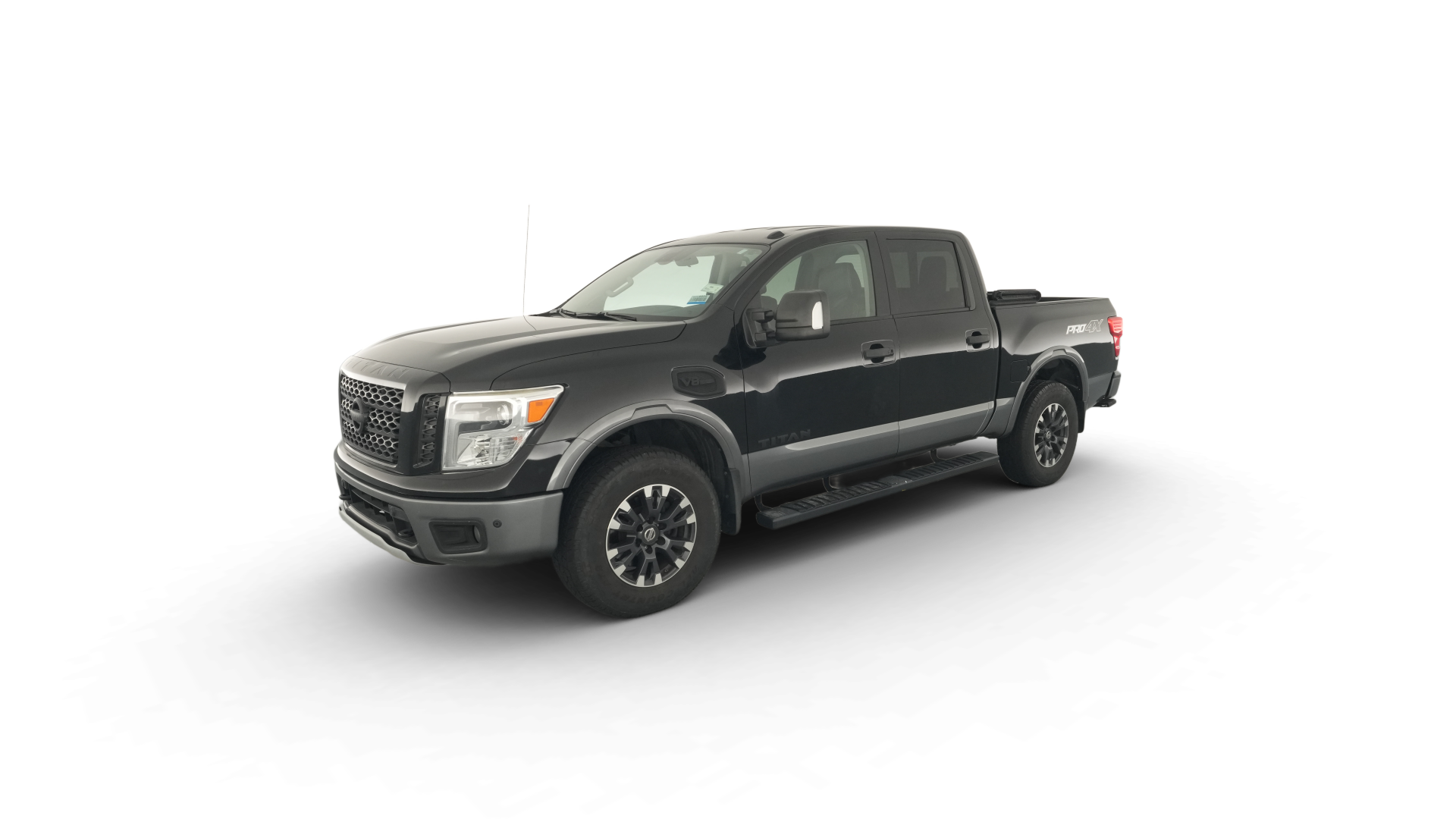 2017 Nissan Titan Crew Cab vehicle photo