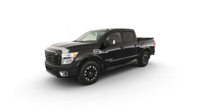2017 Nissan Titan Crew Cab vehicle photo