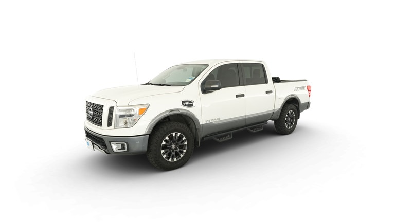 2017 Nissan Titan Crew Cab vehicle photo