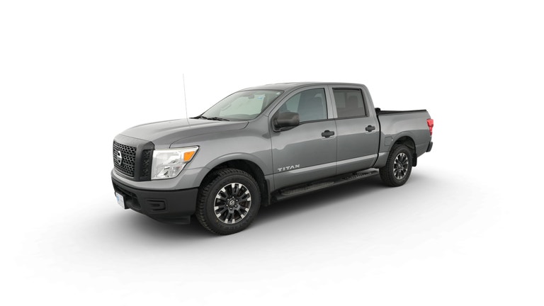2017 Nissan Titan Crew Cab vehicle photo