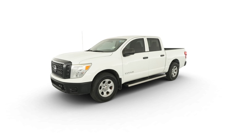 2017 Nissan Titan Crew Cab vehicle photo
