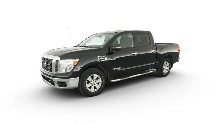 2017 Nissan Titan Crew Cab vehicle photo