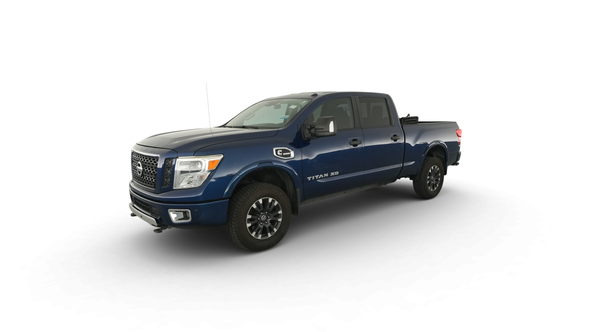 2017 Nissan TITAN XD Crew Cab vehicle photo