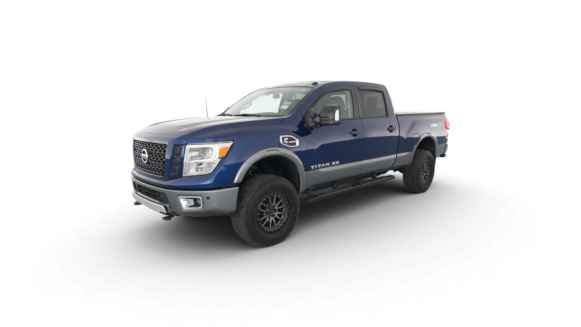 2017 Nissan TITAN XD Crew Cab vehicle photo