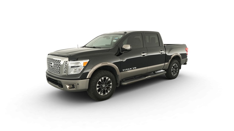 2018 Nissan Titan Crew Cab vehicle photo