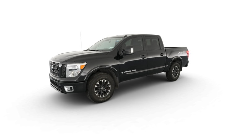 2018 Nissan Titan Crew Cab vehicle photo