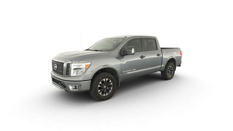 2018 Nissan Titan Crew Cab vehicle photo