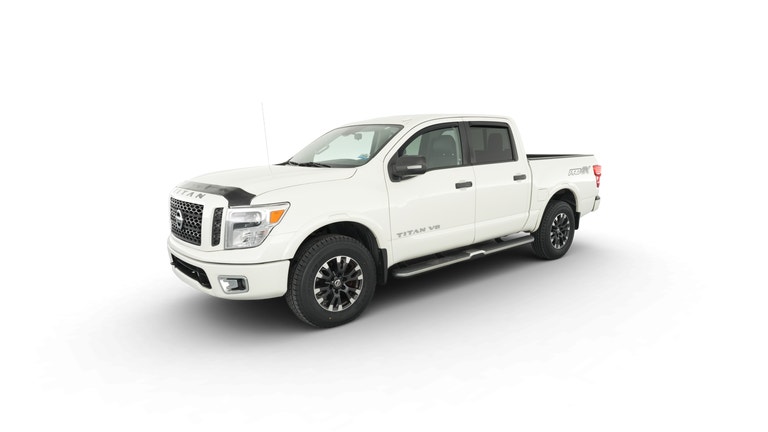 2018 Nissan Titan Crew Cab vehicle photo