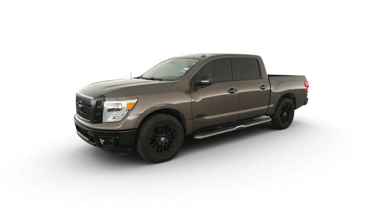 2018 Nissan Titan Crew Cab vehicle photo
