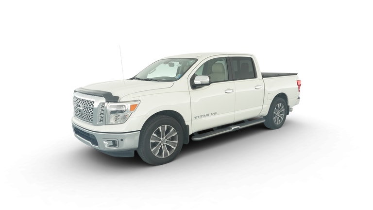2018 Nissan Titan Crew Cab vehicle photo