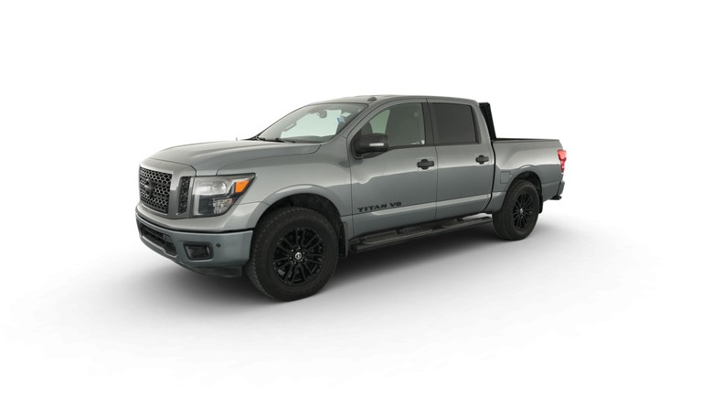 2018 Nissan Titan Crew Cab vehicle photo