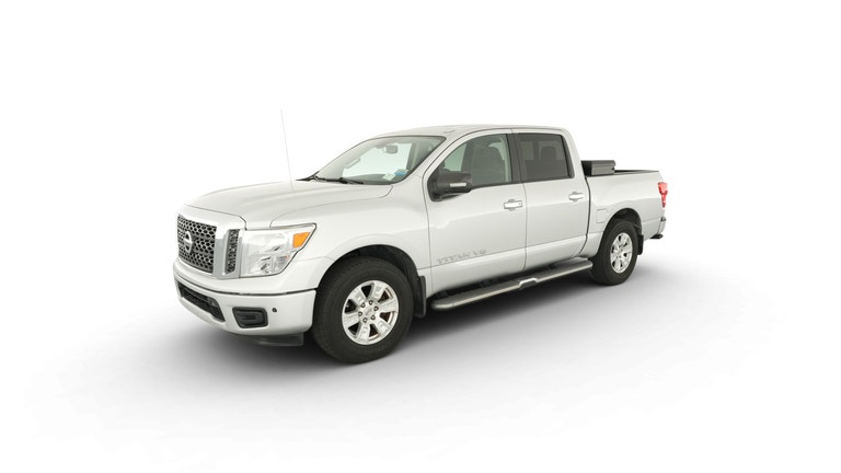 2018 Nissan Titan Crew Cab vehicle photo