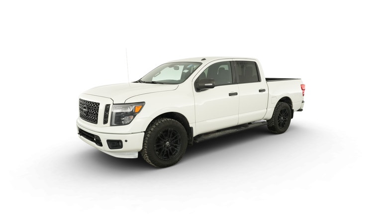 2019 Nissan Titan Crew Cab vehicle photo