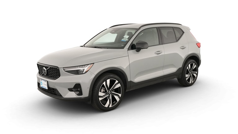 2024 Volvo XC40 vehicle photo