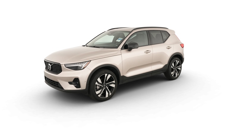 2024 Volvo XC40 vehicle photo