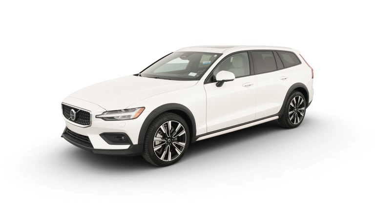 2025 Volvo V60 vehicle photo