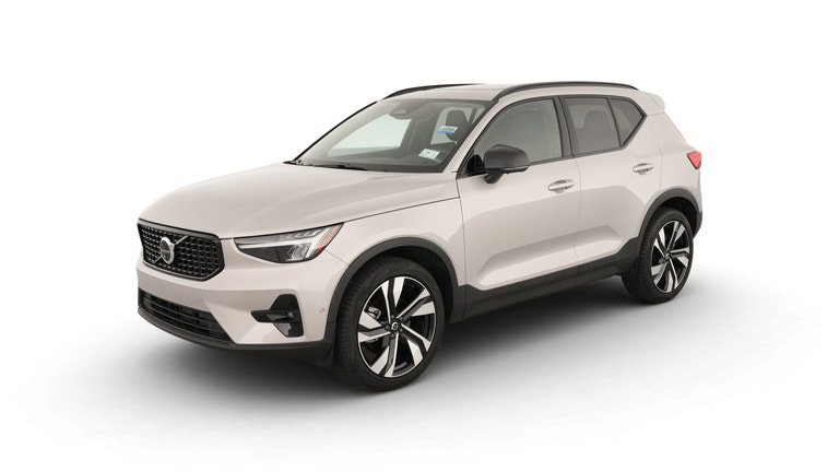 2025 Volvo XC40 vehicle photo